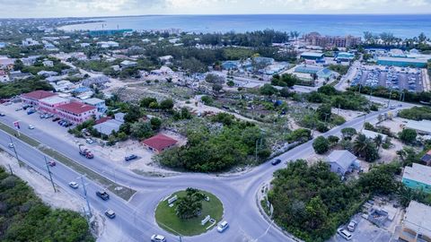 Großes Grundstück zwischen dem Leeward Highway (am Kreisverkehr von Beaches) und der Bight Road (Eingang zum Beaches Hotel). Dieses 3,76 Hektar große Grundstück ist für eine gemischte Nutzung ausgewiesen und das Anwesen bietet zahlreiche Entwicklungs...