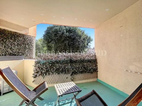 Prado Plage - Marseille 8 Apartment T2 of 53.10 m2 LC with Terrace of 8 m2 and Large Garage, in a quiet area. This beautiful apartment, crossing SW-NE, is located in a popular residence in the 8th arrondissement, the Residence 