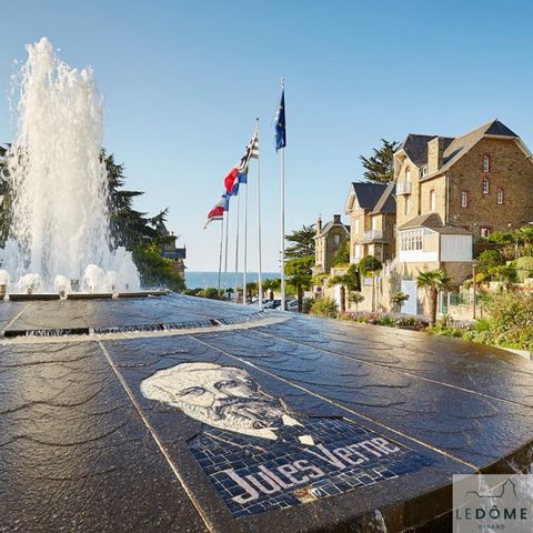 DINARD SAINT-ÉNOGAT- L'Agence immobilière le Dôme vous propose un vaste appartement, à finir de rénover, occupant tout le 1er étage d'une petite coproprieté des années 30 (sans ascenseur). L'appartement lumineux avec son exposition ouest se compose :...