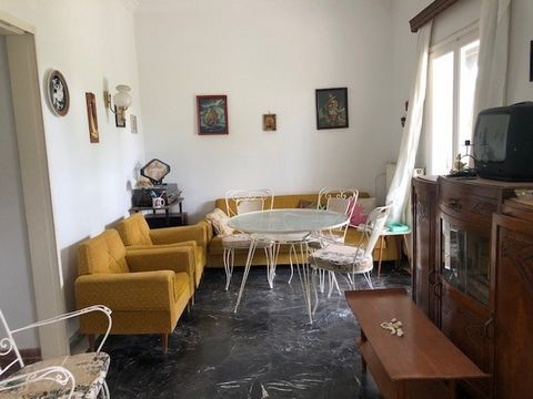 Maison individuelle à vendre, étage : Sous-sol, Rez-de-chaussée (2 niveaux), dans le quartier : Nea Makri. La superficie de la propriété est de 107 m² et est située sur un terrain de 281 m². Il se compose de : 3 chambres, 1 salle de bain, 1 cuisine(s...