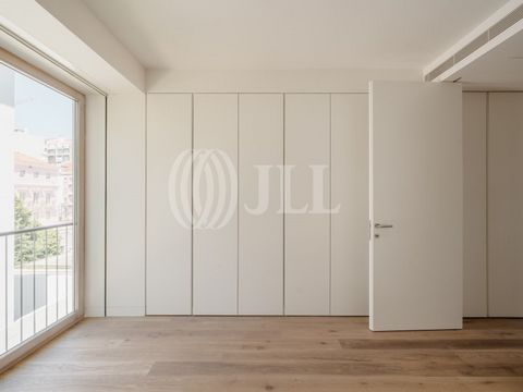 1 Bedroom apartment with 65 sqm, brand new, with parking, in one of the most cosmopolitan neighbourhoods of Lisbon, surrounded by culture, gastronomy, schools, hospitals and close to the Estrela Cathedral and Tapada das Necessidades. Located on Av. I...