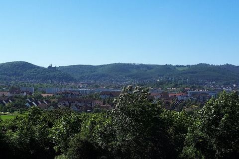 Dit gezellige vakantiehuis ligt in de kleurrijke stad Wernigerode aan de noordelijke rand van het Harzgebergte. De woning heeft een ruime, moderne inrichting en beschikt over 2 slaapkamers. Daarmee is de woning ideaal voor een gezin of samenreizende ...