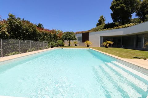 I'm going to tell you about a real magazine house! The house is located in Cristelo, close to the famous Moledo beach and is a fantastic architectural project for a family home. The house stands out as a sculpted object, a white volume with a contemp...