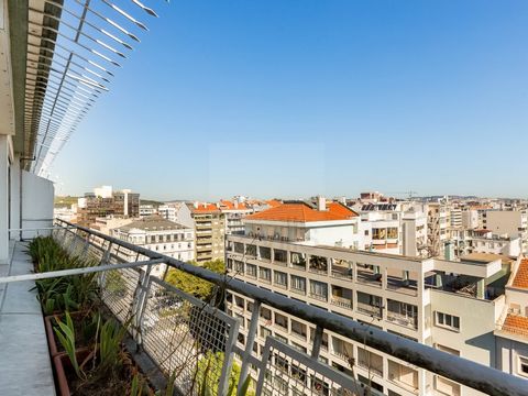 Discover this incredible 4+1 bedroom penthouse for rent, located in the prestigious Avenidas Novas neighbourhood in Lisbon. With a generous area of 217 sqm, this property offers all the comfort and functionality you're looking for, making it perfect ...