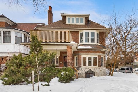 High Park Haven This grande Edwardian home situated on an extra large corner lot with a substantial backyard showcases timeless character throughout its 5 apartments. Step into almost 4000 sq feet of absolute potential. In the incredible High Park ne...