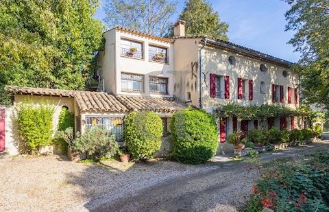 SAINT REMY DE PROVENCE - EXCLUSIVE 3D virtual tour available on our website. In the heart of a charming hamlet, this charming 172 sqm stone house, located just a few minutes from the village of Saint-Rémy de Provence, combines authentic character and...