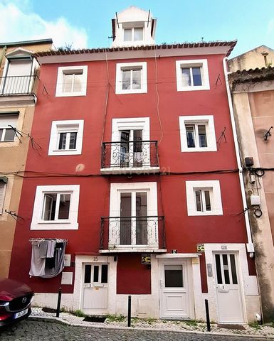 Apartamento T1+1 na zona de Alfama, a 400 metros do Panteão Nacional e da Feira da Ladra, fica também muito perto das Estações de Comboio e de Metro de Santa Apolónia No coração de Lisboa, ideal para jovens em busca da sua primeira habitação, amantes...