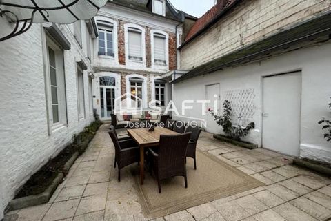 Située à Doullens, à seulement 170 km de Paris, soit 2 heures. Localisation idéale pour les acquéreurs en quête d'une demeure de caractère. Cette maison bourgeoise de 200 m2 allie le charme de l'ancien avec ses belles hauteurs, son parquet authentiqu...