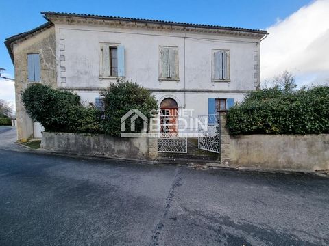 Exclusivity CABINET BEDIN - House in Bourg Pujols Sur Ciron. Village house to renovate with small garden of 80m2 – Pujols-sur-Ciron Ideally located in Pujols-sur-Ciron, this village house offers a pleasant setting close to the Ciron valley, an ideal ...