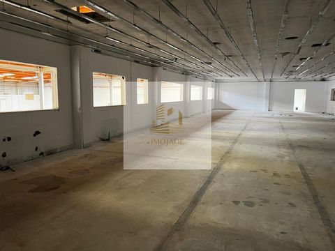 Warehouse for sale with a gross area of 6800 m² and 4000 m² of covered space. It offers generous space for various commercial or industrial activities. With several loading docks Large parking area Changing rooms and showers for employee use The ware...