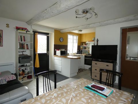 Maison de village rénovée d'environ 70m² avec grand garage