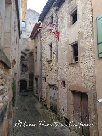 Deux maisons de bourg avec stationnement d'une surface totale de 80 m² à vendre SAUVAGNAT SAINTE MARTHE (63)