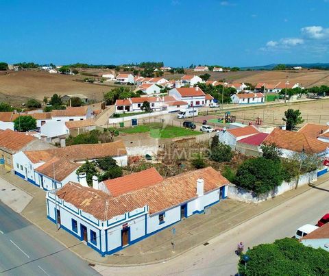 Moradia com quintal e comércio para recuperar, na Sonega, perto de Porto Covo, de Sines e de Cercal do Alentejo Moradia com área de comércio e quintal na pacata aldeia da Sonega, a 5 minutos das conhecidas praias da Costa Alentejana, como São Torpes ...