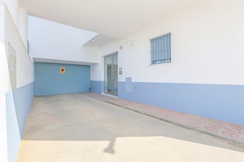 Después de un fabuloso día de playa disfrutando de las aguas del Atlántico o tras una excursión descubriendo los tesoros de nuestro país vecino, Portugal, el mejor plan pasa por darse un refrescante chapuzón en la piscina de cloro de la urbanización....