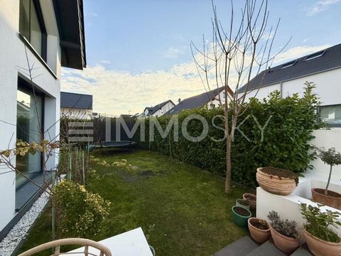 Exklusive Gelegenheit: Topgepflegtes Einfamilienhaus mit moderner Ausstattung und traumhaften Ausblick Dieses hochwertig ausgestattete Einfamilienhaus überzeugt durch seine großzügige Raumaufteilung, moderne Technik und eine erstklassige Bauqualität....