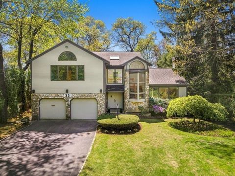 Welcome to 33 East Colbert Road, a striking 5BD/4.5BA contemporary home with over 5,000 sq ft of thoughtfully designed space in a prime West Newton neighborhood. Built in 1989, this residence features soaring ceilings, open living areas and a flexibl...