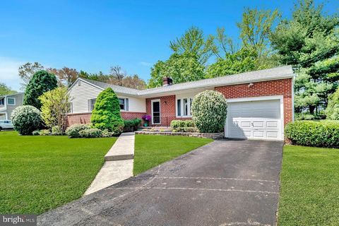 Highest ad best offers due in full contract form Wednesday 05 07 2025 by 6pm EST. Charming Ranch in the Heart of West Windsor – Steps from High School South! Welcome to this beautifully maintained 3-bedroom, 2-bath ranch-style home, ideally situated ...
