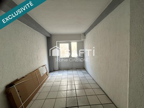 APPARTEMENT 82M2 AVEC CAVE A RENOVER; Un investissement idéal pour les adeptes de l'immobilier locatif, offrant un revenu passif substantiel dans une localité en plein essor.