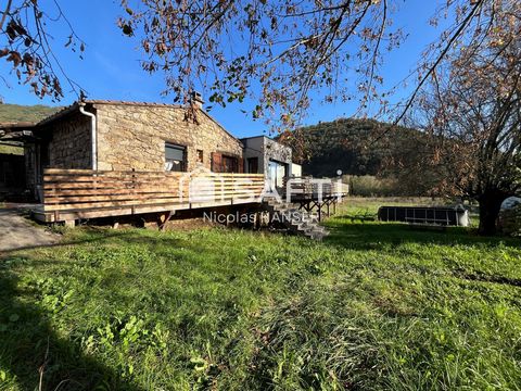 Le charme de la pierre mêlé au contemporain sur une parcelle de 6400m2