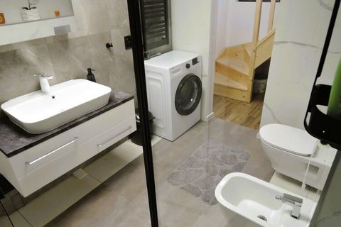 Newly renovated, comfortable holiday home near the beach in Stepnica. At guests' disposal: living room-bedroom, perfectly equipped kitchen, bathroom with shower, washing machine, toilet and developed garden with barbecue and garden furniture. Guests ...