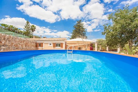 Stylish and quiet house near Inca with private pool and terrace, ideal for 4 people. This dapper villa was built in 1989 and has been carefully renovated in 2016. During hot summer days, you can refresh yourself in the 5mx 3m private chlorine pool wi...