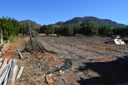 Makrigialos Plot within the village plan in Makrigialos. It is 700m2 and can build up to 400m2. The plot enjoys views to sea and mountain and the electricity and water are nearby. Lastly there is street parking.