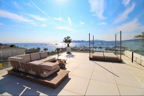 Cannes Croisette in a prestigious secured residence, this penthouse of about 175 m2 with a terrace of about 195 m2 and a roof terrace of about 190 m2 offering breathtaking views on the bay of Cannes and the Esterel. The apartment is composed of a lar...