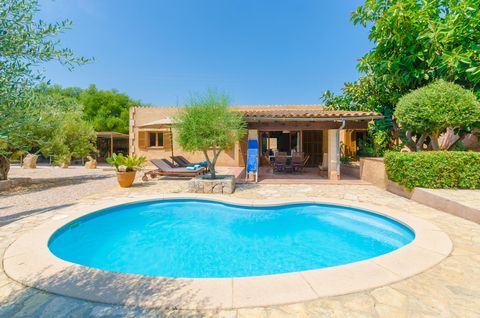 Welcome to this beautiful and charming country house with private pool on the outskirts of Son Servera, where up to 6 guests find their second home. This finca features a fully private exterior area, simple and surrounded by Mediterranean trees and p...