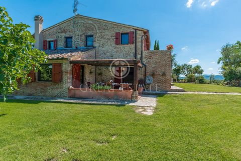 This beautiful farmhouse of 172.5 square meters, is made up of two levels and is composed as follows: On the ground floor there is an entrance, a rustic living room, a kitchen with fireplace, a utility room / laundry room, a hallway, 2 bedrooms, and ...