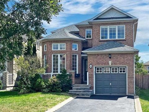 *Beautiful Maintained All Brick 3 Bedroom Home In Hi-Demand Whitby Neighborhood*Hardwood Flood Through Out The Main Floor*Bright Combined Living & Dining Room With High Ceilings & Beautiful Front Windows*Open Concept Kitchen With Breakfast Bar And Pa...