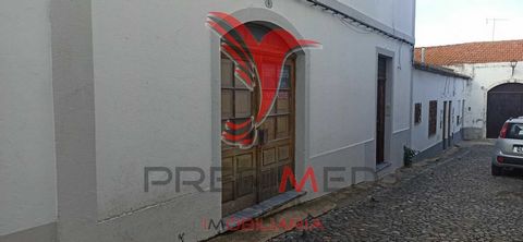 Great opportunity to purchase a property for commerce or office. This property with an area of 422m2 is located in the city center of Beja, next to The Republic Square, close to services and commerce, in the historic area of the city. Property with a...