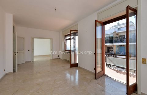 LECCE In the very central area of the city, we are delighted to offer for sale an elegant penthouse with three entrances located on the attic floor. The property consists of a large living room with dining room, eat-in kitchen with laundry room, a ut...