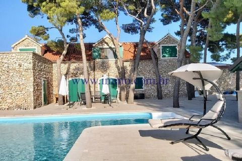 We sell an unique spacious estate situated near little fishermans village on Brač island. It is surrounded by pine forest and offers peace and privacy. This property includes main villa on two floors, a smaller detached building and two modern mobile...
