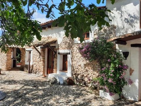 For sale direct from the owners! This beautifully renovated home is the perfect place to escape the stress of modern life. Located within the stunning Parque Natural de las Sierras de Cazorla, Segura y Las Villas, the property is surrounded by beauty...