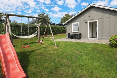 Holiday home located in the beautiful Varbjerg, only about 300 meters from a good, family-friendly beach and close to Middelfart. The cottage contains an entrance hall, three bedrooms and an open kitchen with a dishwasher in open connection with the ...