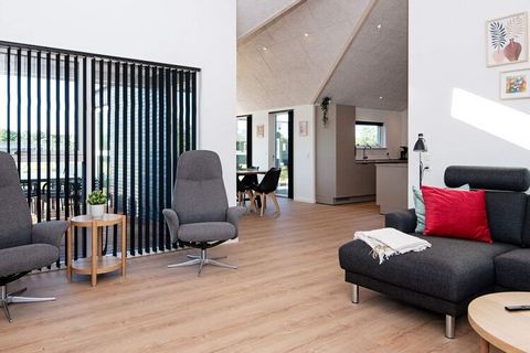 At Kvie Sø you will find this architect-designed summer house with an outdoor hot tub and plenty of room for 10 people + 2 people in the loft. In the house, emphasis has been placed on energy-efficient solutions with solar cells and 2 pcs. air/air he...