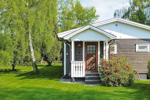 Welcome to this nice cottage by Kalmarsund and the beautiful shores of the Baltic Sea. Just a short walk of 250 meters and you are already at the beaches and the beautiful archipelago coast, so you will find everything here for a successful holiday. ...