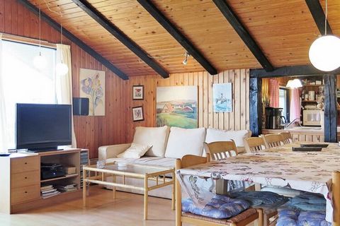 Elevated holiday cottage overlooking the fjord on approx. 940 m² plot approx. 250 m from the water. Here you will find peace and quiet for a relaxing holiday in beautiful scenery and many activities within a short distance. There is a mooring for a s...
