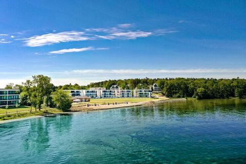 Beautiful location directly on the Müritz - only 50 meters from the water with a small beach: high-quality furnished apartments in maisonette style over two floors, two balconies and WiFi. Feisnecksee (100 m) with swimming area (600 m) is also not fa...