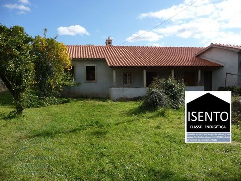 Detached large stone house and annex new insulated roof ready to renovate Situated in the very desirable location, just 7 kms from all local amenities in the market town of Alvaiazere. The house is situated on a small quiet road and has a well balanc...
