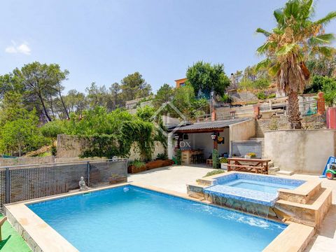 This excellent family home is located in the peaceful area of Les Colines just 15 minutes' drive from Sitges. It is built on two levels with a large pool area and outdoor bar, offering attractive views of the surrounding hills. The property sits on a...