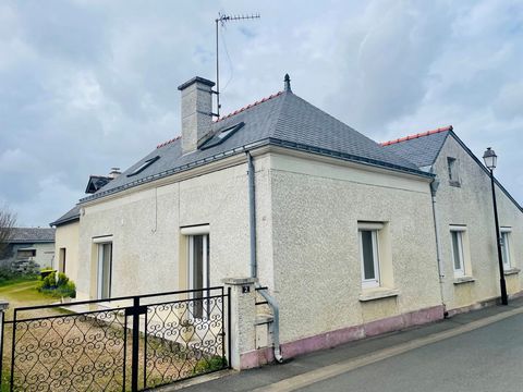 Close to Angers, discover this town house located a stone's throw from shops and transport. Single storey house to refresh offering beautiful volumes to rethink with possibilities of conversion of the attic. Today you will find a scullery, a living r...