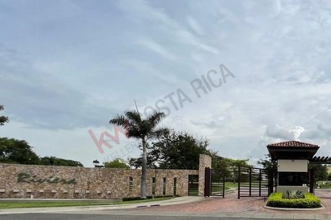 Sale of a corner lot in an exclusive condominium in San Rafael de Alajuela, very close to Belén. The land has 4,100sf with two fronts of approximately 62 foot each. The condominium has underground electrical connections, with which the panoramic view...