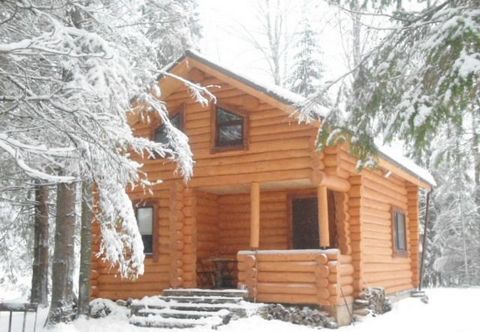 Is surrendered house 80 m (log) in the section of 30 hundreds. For the family or the friendly company of friends we propose excellent secluded leisure in the forest on the shore of forest cleanest lake on Valdae! All around - no one! Fishing and hunt...