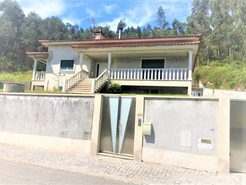Detached house in Aborim, Barcelos 4 bedroom villa, on a plot of 1,444m² LOCATION: It is located in the parish of Aborim, municipality of Barcelos Very quiet area, with a lot of privacy and panoramic views, with optimal sun exposure It is only 8.5 km...