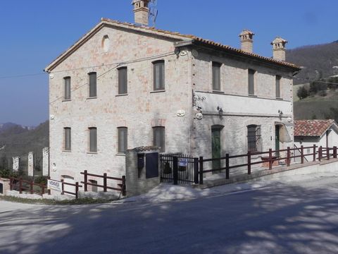 Are you looking for a house in the wonderful Marche ? Do you want to come and live here and are you also looking for the possibility of making income? You have found your home. Apartment, B & B, restaurant with professional kitchen, agricultural land...