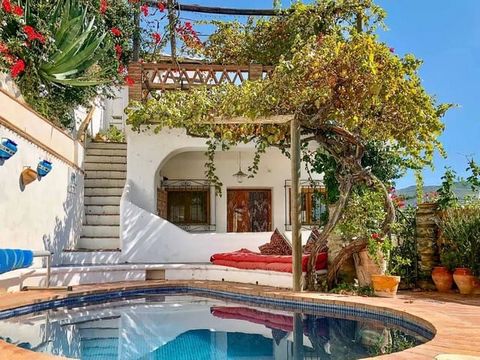 3 bed, 4 bath beautifully restored hamlet home with pool in Bayacas near Orgiva, Granada. Moorish styling and local hand crafted decor would make this a top rated holiday rental or the perfect holiday home for you! For sale direct from owners! What m...