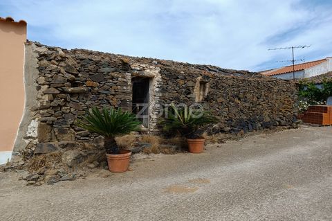 Identificação do imóvel: ZMPT560293 Ruin to recover with approved project, It has an orchard with several fruit trees. and a water tank. It is located in a quiet and peaceful area, with stunning views over the Algarve mountains. The village of Dinhei...