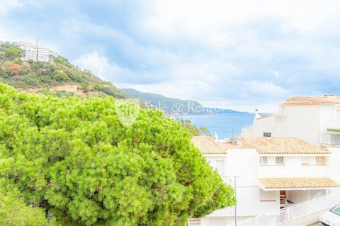 This duplex is in perfect condition ready to move in and enjoy the best coves on the Costa Brava It consists of two large floors The first floor offers a spacious living room with a fireplace and access to a large terrace ideal for al fresco dining I...