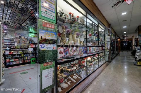 Property ID: ZMPT548135 - Stationery with Santa Casa Games located in the Shopping Center of Parede. - This property is inserted in a shopping center in the Center of the Wall with huge influx of regular and loyal customers. - Stationery with sale of...